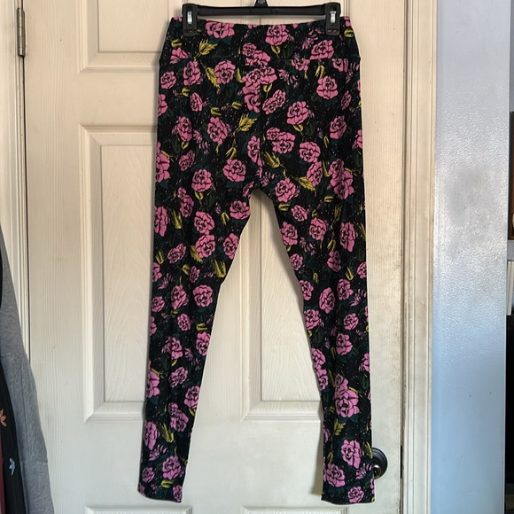 Lularoe multicolor floral print Tall & Curvy leggings - Picture 2 of 4